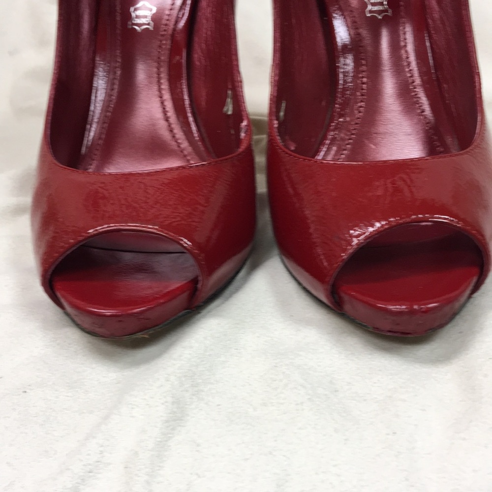 Red Heels - Picture 4 of 6